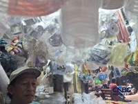 Pedagang Plastik di Pasar Resah Gelisah, Harga Jualan Terbang 2x Lipat