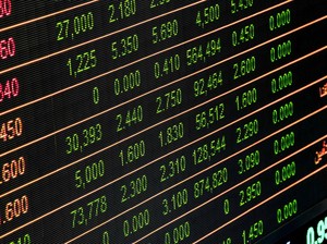 IHSG Turun Tipis ke 6.989, MTEL Catat Kinerja Stabil-ADRO Tambah Buyback