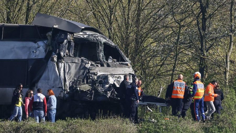 Firefighters and Police officers transport a person from the wreckage of a TGV train after its collision at a level crossing with a lorry between Bethune and Lens, in Bully-les-Mines, in the Pas-de-Calais region, northern France on April 7, 2026. The driver of the TGV train died and 27 people were injured in the accident, AFP has learnt from the prefecture and the SNCF. (Photo by Sameer AL-DOUMY / AFP)
