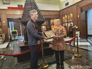 Khofifah-Dubes Tiongkok Bahas Pabrik Melamin Terbesar Dunia di Gresik