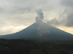 Gunung Semeru Erupsi