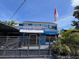 Bule Rusia Hajar Warga Banyuwangi Kabur Lewat Bali