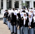 "Pagi ini, atas instruksi Bapak Presiden, kita mulai program Istana untuk Anak Sekolah dan membuka pintu bagi generasi penerus bangsa,” ujar Sekretaris Kabinet (Seskab) Teddy Indra Wijaya dalam keterangan pers di Halaman Kompleks Istana Kepresidena