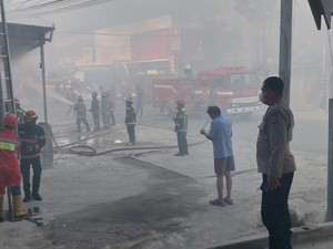 Toko Kelontong-Gudang di Palu Kebakaran Diduga Akibat Korsleting Listrik