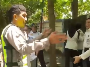 Pegawai Bapas Makassar Marah Mobilnya Digembok Dishub gegara Parkir Bahu Jalan