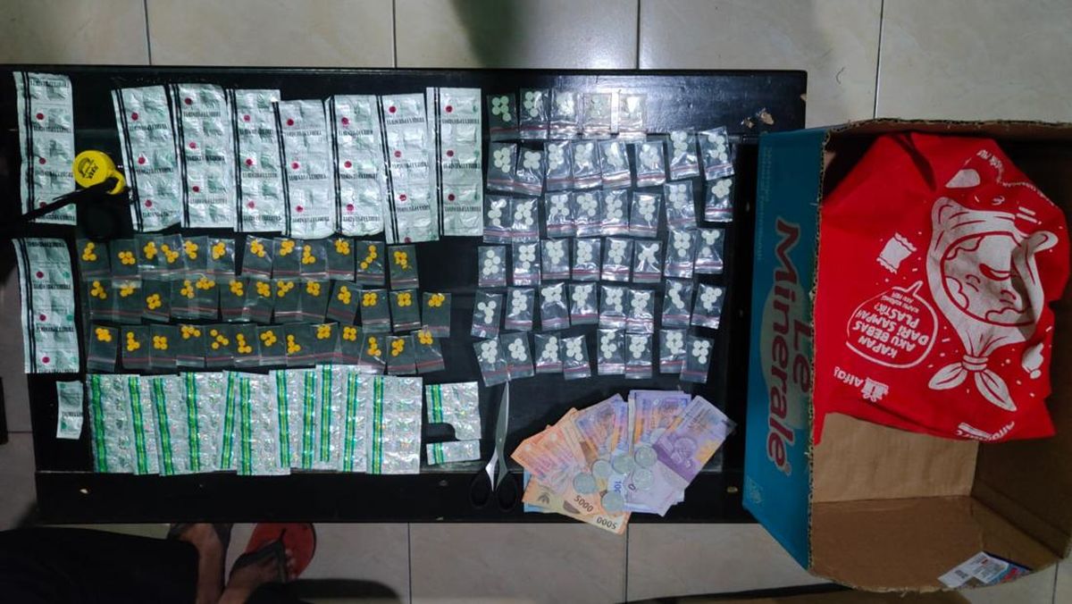 Diduga Jual Tramadol, Warung Kelontong di Tangsel Didobrak Paksa Warga — NadiKabar.com