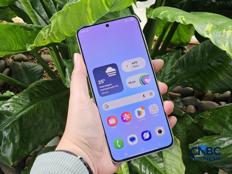 Samsung Galaxy A57. (CNBC Indonesia/Intan Rakhmayanti)
