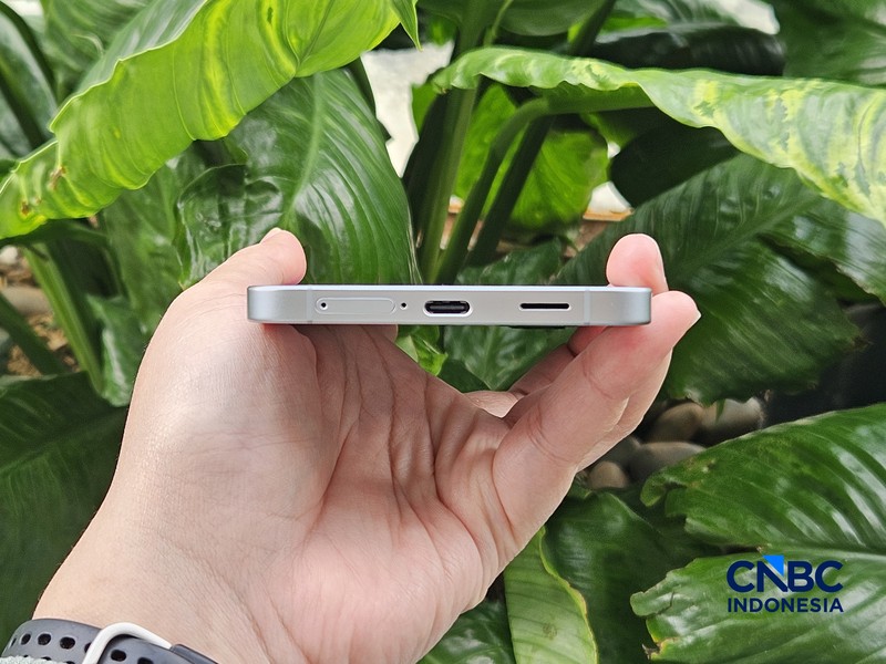 Samsung Galaxy A57. (CNBC Indonesia/Intan Rakhmayanti)