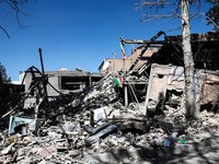 Potret Trump Bombardir Kampus Sains Iran: Pusat AI Rusak-Sisa Masjid