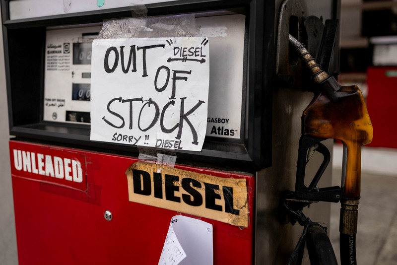 Para petani memanen kentang di sebuah pertanian di Atok, Benguet, Filipina, 31 Maret 2026. (REUTERS/Eloisa Lopez)