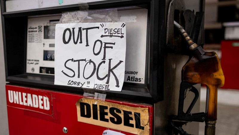 Para petani memanen kentang di sebuah pertanian di Atok, Benguet, Filipina, 31 Maret 2026. (REUTERS/Eloisa Lopez)