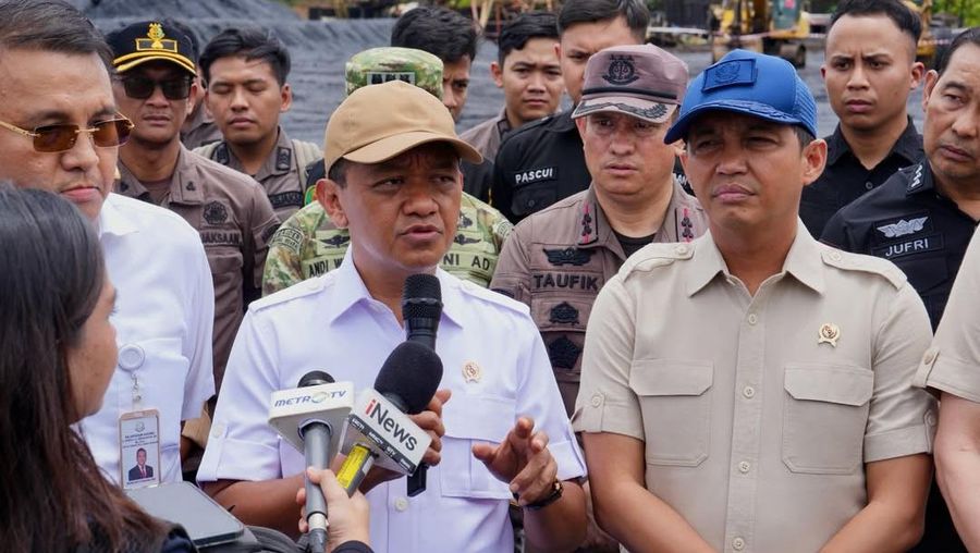 Tim Pengarah Satuan Tugas Penertiban Kawasan Hutan (Satgas PKH) meninjau langsung lokasi penertiban tambang milik PT Asmin Koalindo Tuhup (AKT) di Kalimantan Tengah. (Instagram/melangkahdaritimur.id)