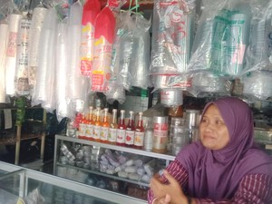Harga Plastik Naik Nyaris 100% di Klaten, Pedagang Es-Tempe Menjerit