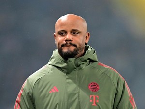 Vincent Kompany Pingsan di Sesi Latihan, Dibawa ke RS