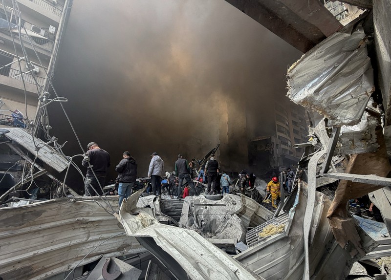 Keruakan usai serangan Israel di Beirut, Lebanon, Rabu (8/4/2026). (REUTERS/Mohamed Azakir)