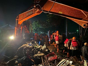 Banjir dan Longsor di Sembahe, Brimob Turunkan Tim Cari Korban