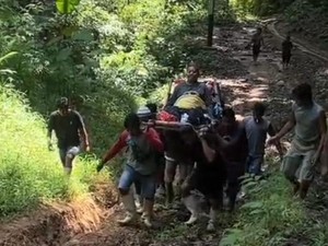 Pria Sakit di Bone Bolango Ditandu 42 Km ke RS gegara Jalan Rusak
