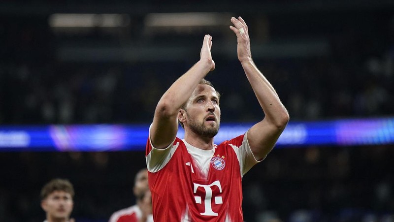 Joshua Kimmich dari Bayern Munich merayakan kemenangan setelah pertandingan melawan Real Madrid di Santiago Bernabeu, Madrid, Spanyol (7/4/2026). (REUTERS/Ana Beltran)