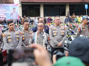 Serahkan Barbuk Curanmor, Kapolda Sumsel Tekankan Pemulihan Hak Masyarakat