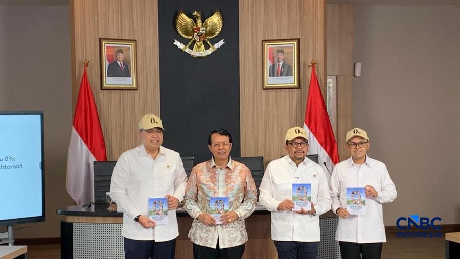 Kepala Badan Komunikasi Pemerintah (Bakom RI) Angga Raka Prabowo saat konferensi pers di Kantor KSP, Rabu (8/6/2026). (CNBC Indonesia/Emir Yanwardhana)