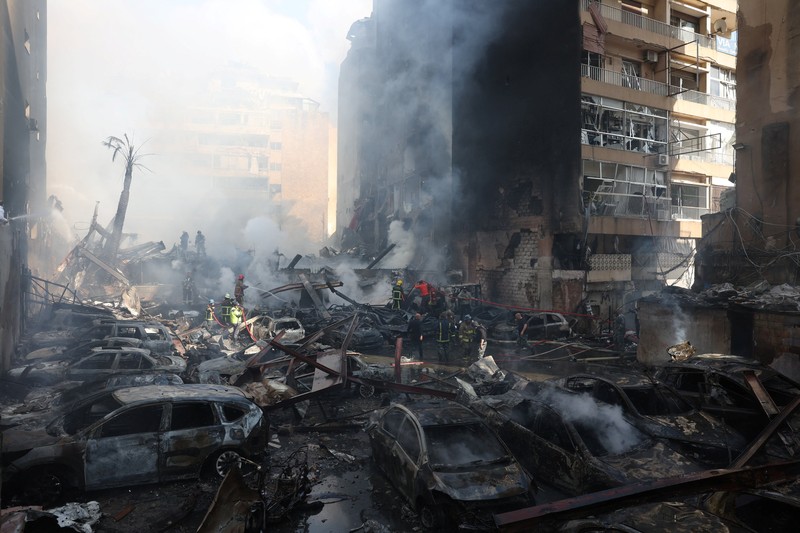 Keruakan usai serangan Israel di Beirut, Lebanon, Rabu (8/4/2026). (REUTERS/Mohamed Azakir)