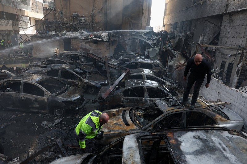 Keruakan usai serangan Israel di Beirut, Lebanon, Rabu (8/4/2026). (REUTERS/Mohamed Azakir)