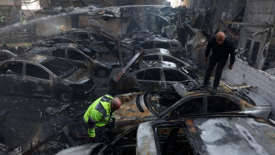 Keruakan usai serangan Israel di Beirut, Lebanon, Rabu (8/4/2026). (REUTERS/Mohamed Azakir)