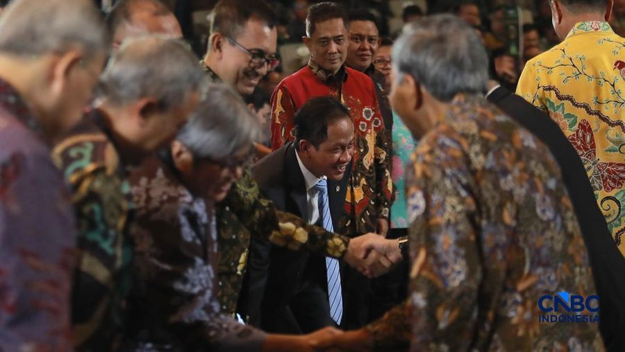Menteri Lingkungan Hidup/Kepala Badan Badan Pengendalian Lingkungan Hidup, Hanif Faisol Nurofiq menyampaikan arahan dalam acara Anugrerah Lingkungan Proper di Sasono Langen Budoyo, TMII, Jakarta, Selasa (7/4/2026). (CNBC Indonesia/Tri Susilo)