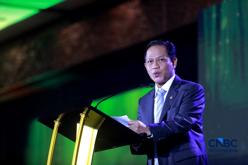 Menteri Lingkungan Hidup/Kepala Badan Badan Pengendalian Lingkungan Hidup, Hanif Faisol Nurofiq menyampaikan arahan dalam acara Anugrerah Lingkungan Proper di Sasono Langen Budoyo, TMII, Jakarta, Selasa (7/4/2026). (CNBC Indonesia/Tri Susilo)