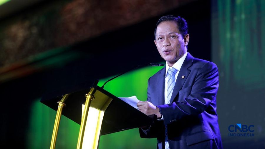 Menteri Lingkungan Hidup/Kepala Badan Badan Pengendalian Lingkungan Hidup, Hanif Faisol Nurofiq menyampaikan arahan dalam acara Anugrerah Lingkungan Proper di Sasono Langen Budoyo, TMII, Jakarta, Selasa (7/4/2026). (CNBC Indonesia/Tri Susilo)