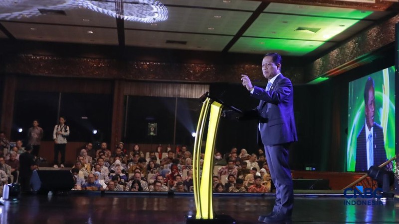 Menteri Lingkungan Hidup/Kepala Badan Badan Pengendalian Lingkungan Hidup, Hanif Faisol Nurofiq menyampaikan arahan dalam acara Anugrerah Lingkungan Proper di Sasono Langen Budoyo, TMII, Jakarta, Selasa (7/4/2026). (CNBC Indonesia/Tri Susilo)