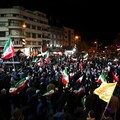 Orang-orang berkumpul setelah gencatan senjata selama dua minggu dalam perang Iran diumumkan, di Teheran, Iran, 8 April 2026. (Majid Asgaripour/WANA (West Asia News Agency) via REUTERS)