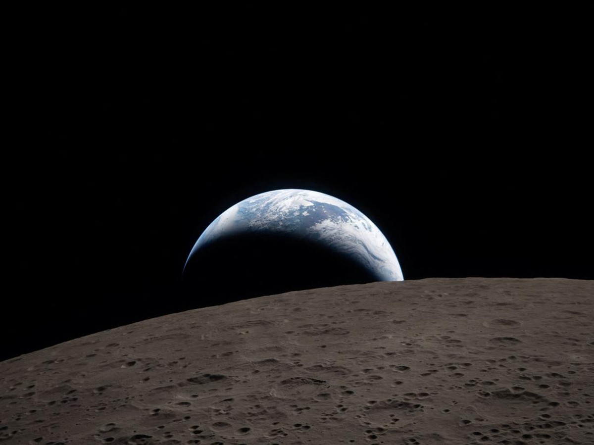 Fenomena Menjauhnya Bulan dari Bumi dan Dampaknya pada Gerhana Matahari Total