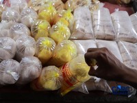 Ibu-Ibu Jangan Kaget Ya, Harga Tempe Naik Rp500-Tahu Tetap Tapi....