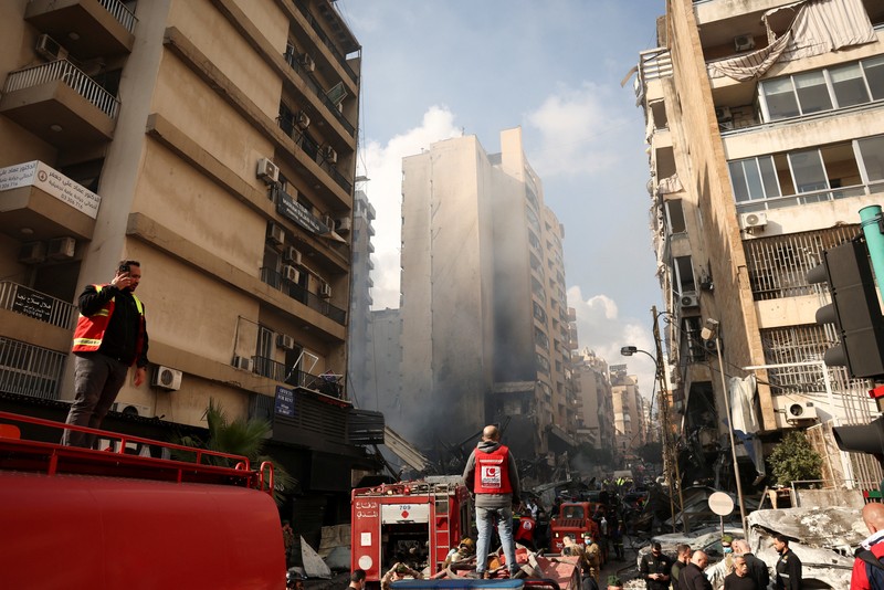 Keruakan usai serangan Israel di Beirut, Lebanon, Rabu (8/4/2026). (REUTERS/Mohamed Azakir)
