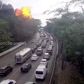 Detik-Detik Truk BBM Meledak di Jembatan, Api Membumbung ke Langit