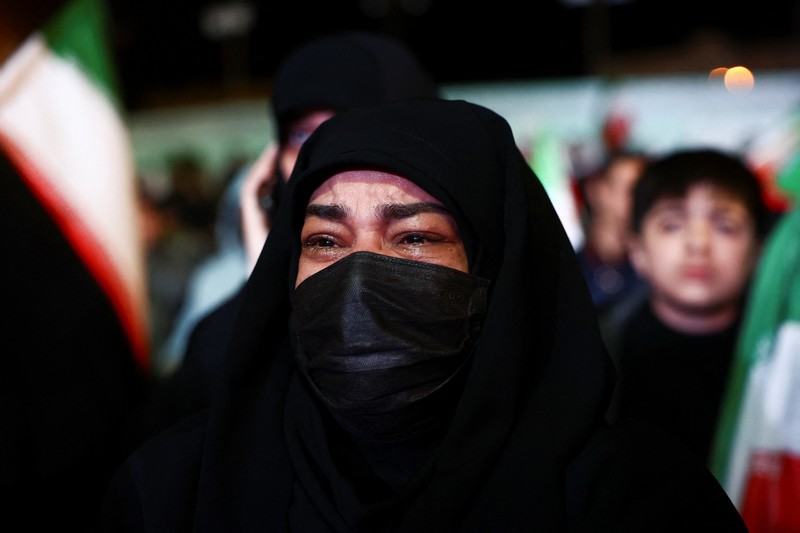 Orang-orang berkumpul setelah gencatan senjata selama dua minggu dalam perang Iran diumumkan, di Teheran, Iran, 8 April 2026. (Majid Asgaripour/WANA (West Asia News Agency) via REUTERS)