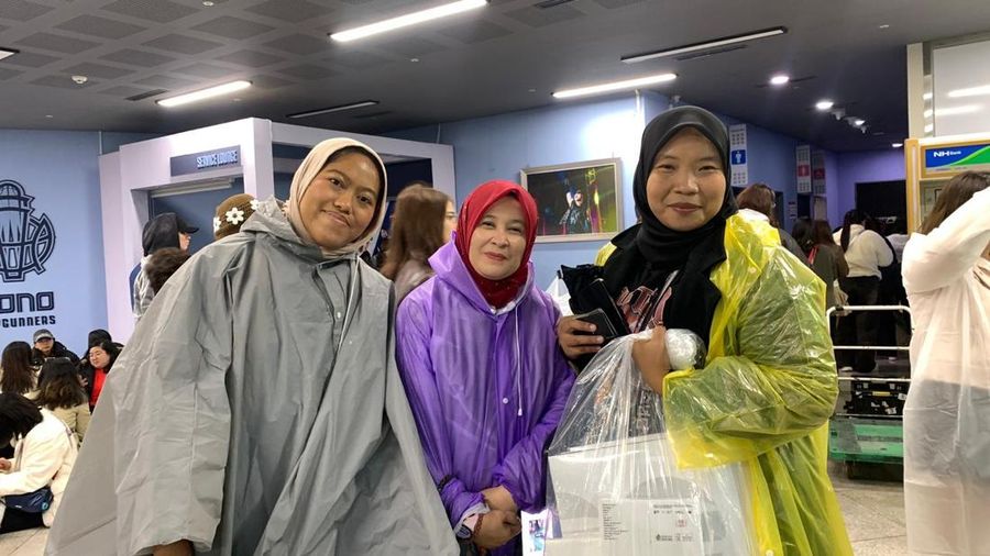 BTS memulai tur dunia perdana di Goyang, Seoul, Korea Selatan, Kamis, 9 April 2026. ARMY padati kompleks Goyang Stadium di tengah suhu dingin dan hujan. (CNBC Indoonesia/Fergi Nadira)