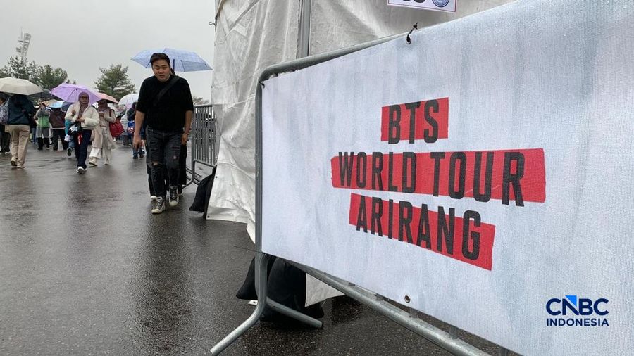 BTS memulai tur dunia perdana di Goyang, Seoul, Korea Selatan, Kamis, 9 April 2026. ARMY padati kompleks Goyang Stadium di tengah suhu dingin dan hujan. (CNBC Indoonesia/Fergi Nadira)