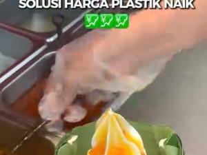 Gegara Harga Plastik Naik, Banyak Gerai Kini Manfaatkan Daun Pisang