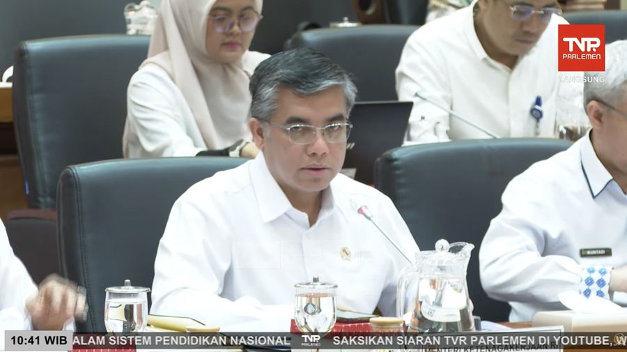 Menteri Ketenagakerjaan (Menaker) Yassierli saat mengikuti Rapat Kerja dengan Komisi IX DPR RI di Komplek Parlemen, Jakarta, Kamis (9/4/2026). (Tangkapan Layar Youtube/DPR RI)