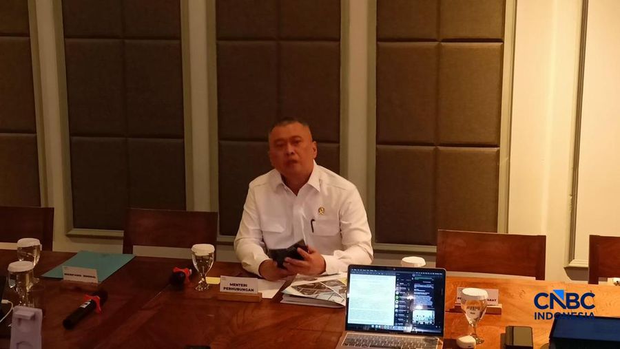 Menteri Perhubungan Dudy Purwagandhi dalam diskusi dengan media di Jakarta, Kamis (9/4/2026). (CNBC Indonesia/Ferry Sandi)