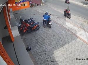 Aksi Santai Maling Gasak Motor Karyawan Almaz Fried Chicken Pasuruan