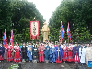 Tren Viral Remaja China: Ziarah ke Makam Tokoh Sejarah untuk Healing dan Inspirasi