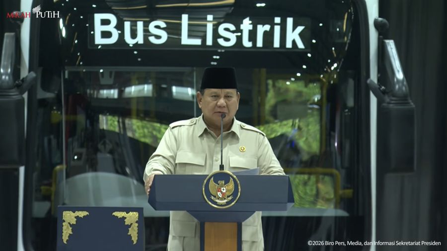 Presiden Prabowo Subianto menyampaikan sambutan jelang peresmian pabrik perakitan kendaraan komersial berbasis listrik di PT VKTR Teknologi Mobilitas Tbk (VKTR) Magelang, Jawa Tengah, Kamis (9/4/2026). (Tangkapan Layar Youtube/Sekretariat Presiden)