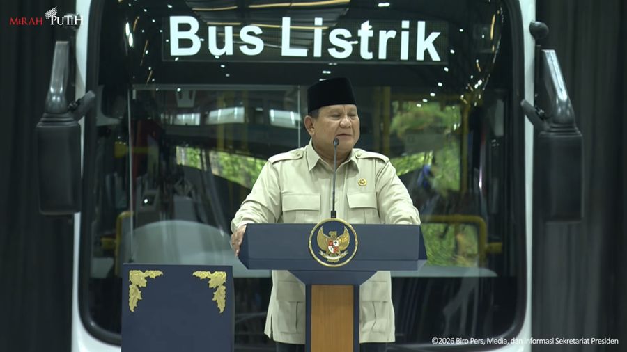 Presiden Prabowo Subianto menyampaikan sambutan jelang peresmian pabrik perakitan kendaraan komersial berbasis listrik di PT VKTR Teknologi Mobilitas Tbk (VKTR) Magelang, Jawa Tengah, Kamis (9/4/2026). (Tangkapan Layar Youtube/Sekretariat Presiden)