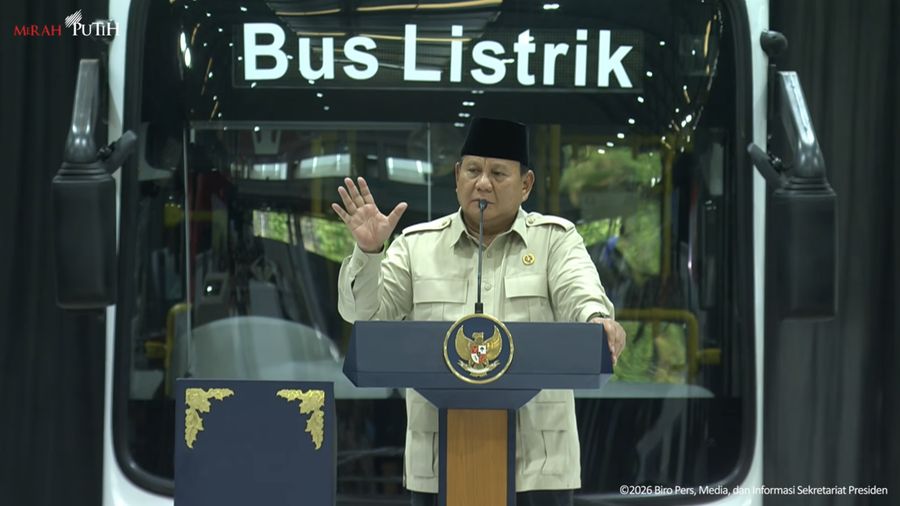 Presiden Prabowo Subianto menyampaikan sambutan jelang peresmian pabrik perakitan kendaraan komersial berbasis listrik di PT VKTR Teknologi Mobilitas Tbk (VKTR) Magelang, Jawa Tengah, Kamis (9/4/2026). (Tangkapan Layar Youtube/Sekretariat Presiden)