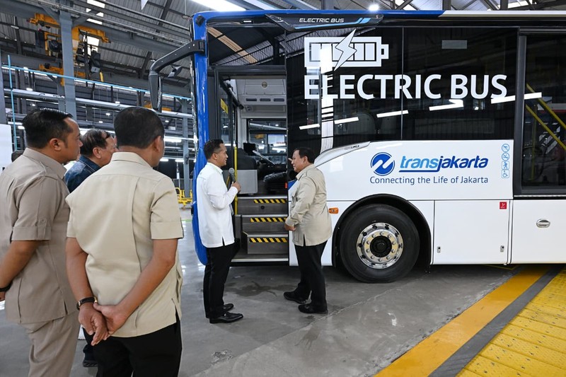 Presiden Prabowo Subianto meresmikan fasilitas perakitan kendaraan komersial listrik milik PT VKTR Sakti Industries di Kabupaten Magelang, Provinsi Jawa Tengah, Kamis, (9/4/2026). (Dok. Sekretariat Presiden)
