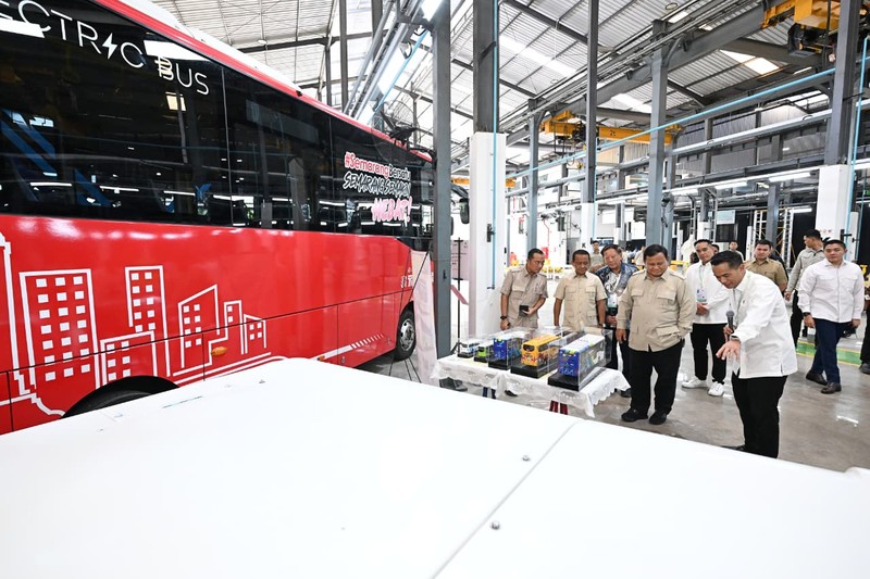 Presiden Prabowo Subianto meresmikan fasilitas perakitan kendaraan komersial listrik milik PT VKTR Sakti Industries di Kabupaten Magelang, Provinsi Jawa Tengah, Kamis, (9/4/2026). (Dok. Sekretariat Presiden)