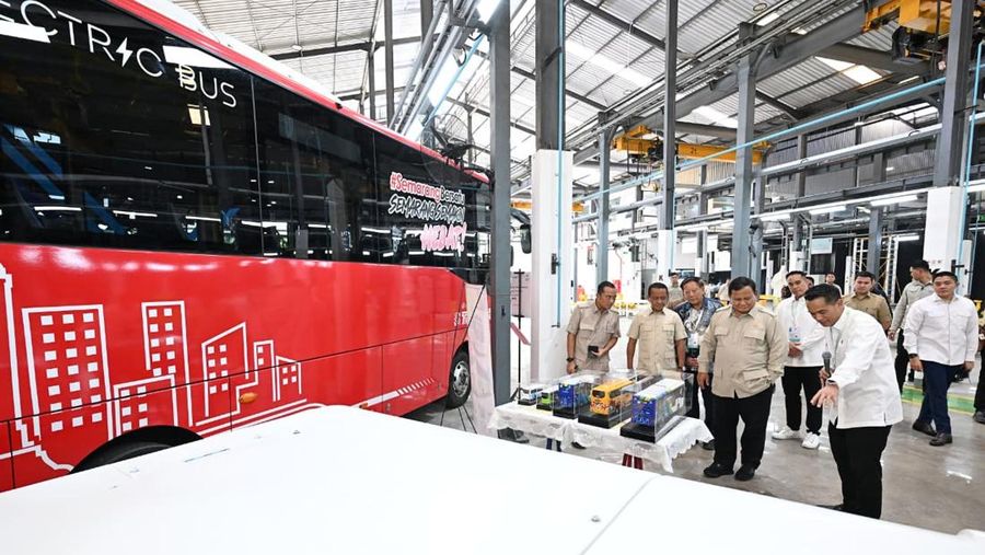 Presiden Prabowo Subianto meresmikan fasilitas perakitan kendaraan komersial listrik milik PT VKTR Sakti Industries di Kabupaten Magelang, Provinsi Jawa Tengah, Kamis, (9/4/2026). (Dok. Sekretariat Presiden)